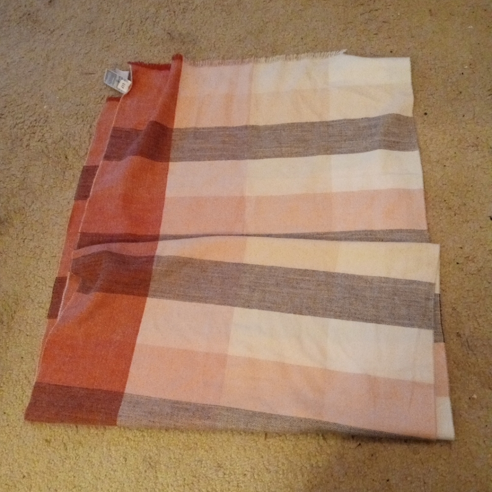GORGEOUS NEW Gap 25"x82" Pink Plaid Tasseled Shawl/Wrap